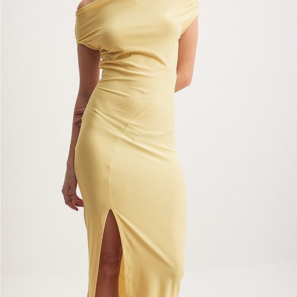 NA-KD Yellow Off-Shoulder Dress